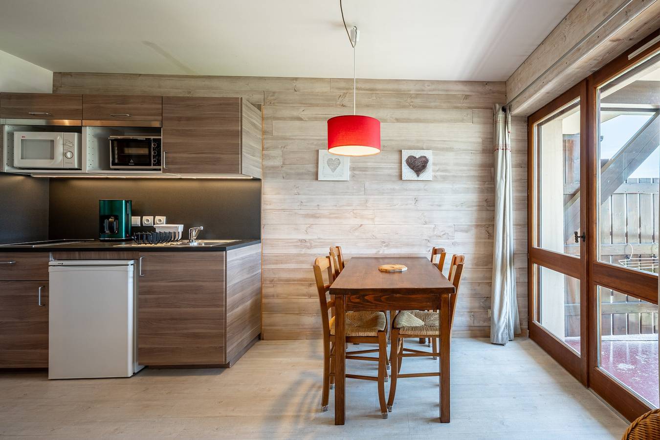 Studio entier, Studio '13 - L'Étale' avec vue sur la montagne, jardin partagé et Wi-Fi in Cohennoz, Région d'Albertville