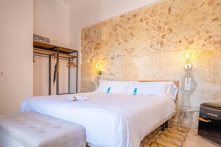 Hotel for 2 people, with terrace and pool - 1