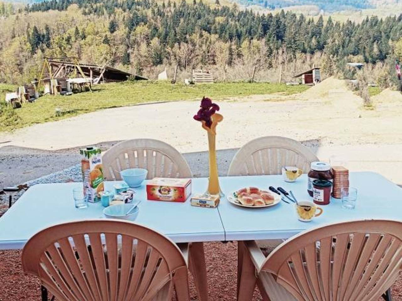 Aventura para toda la familia: gîte rural con actividades, vistas a la granja, y comodidades modernas. in La Chabanne, Región de Vichy