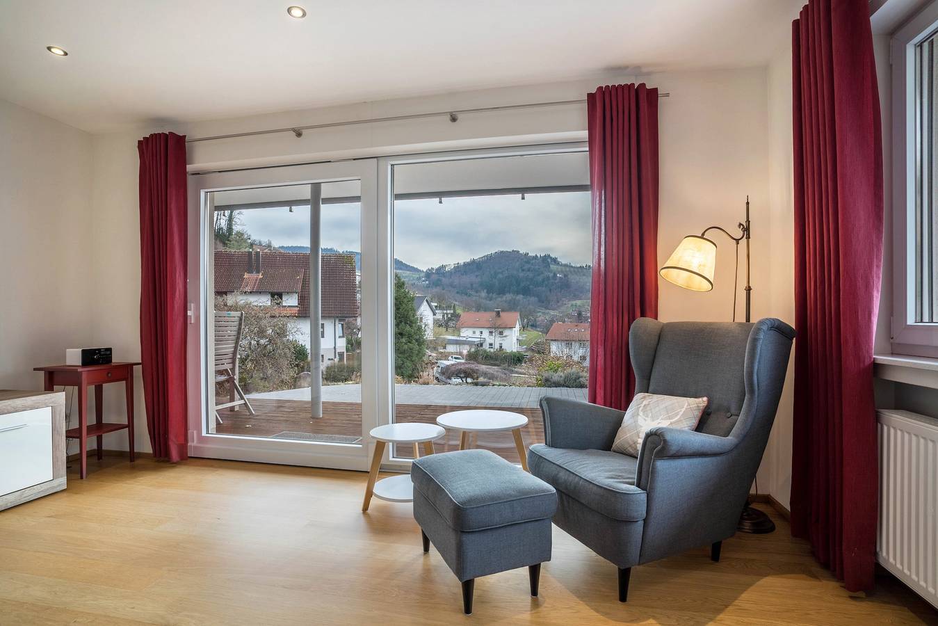 Apartamento entero, Apartamento 'Fewo Zeit Zu Zweit' con vistas a la montaña, terraza privada y Wi-Fi in Sasbachwalden, Selva Negra Central
