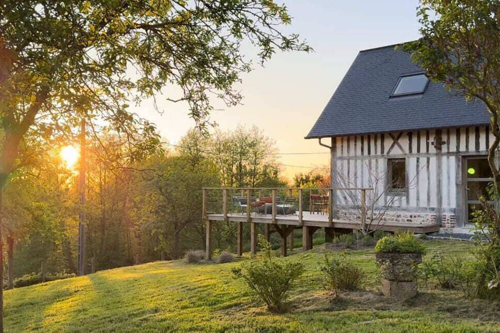 Gîte-Vista para o vale-Casa de banho privativa com banheira in Sainte-Famille-en-Auge, Lisieux (Região)