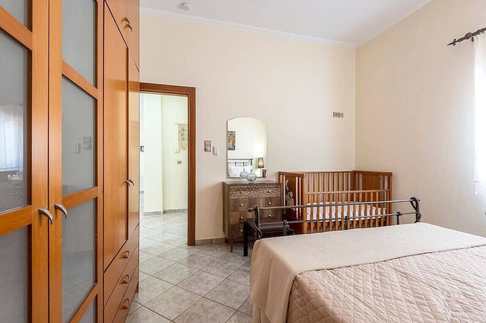 Ganze Wohnung, Beachside Retreat Steps to Kos in Kos Stadt, Kos