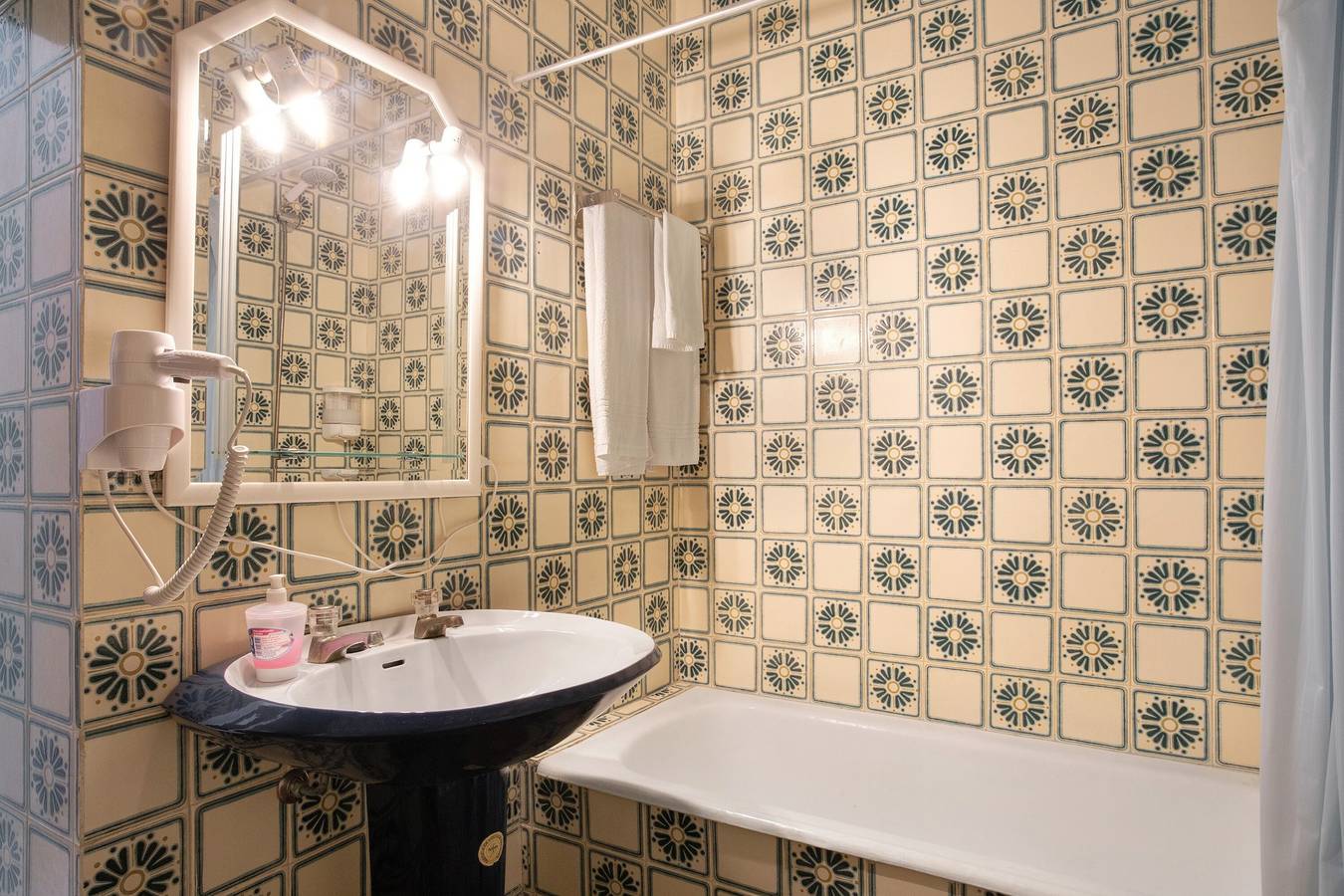 Kamer 'Twin 7' met balkon en Wifi, foto 8