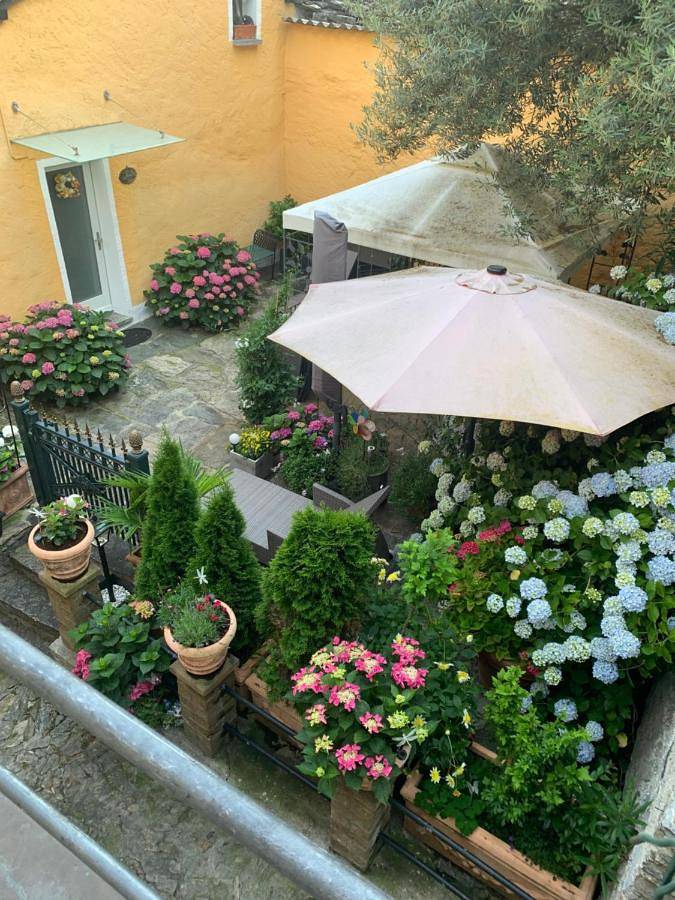 Ferienwohnung für 4 Personen, mit Balkon und Whirlpool sowie Terrasse und Garten in Brione sopra Minusio