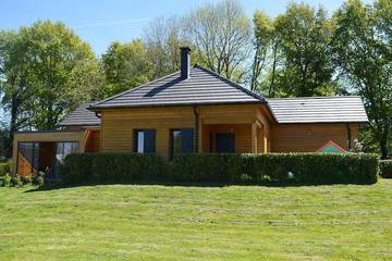 Maison de campagne pour 9 personnes, avec jardin ainsi que terrasse et jacuzzi, animaux acceptés à Le Vigean