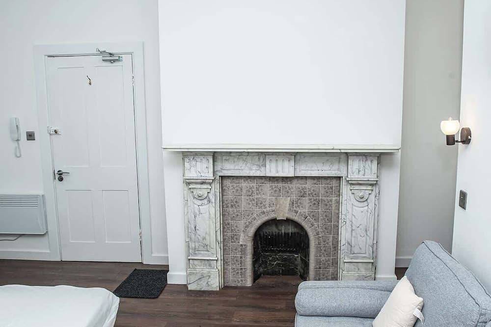 Entire apartment, Studio in Buckinghamshire with Secured Parking in Aylesbury, Buckinghamshire