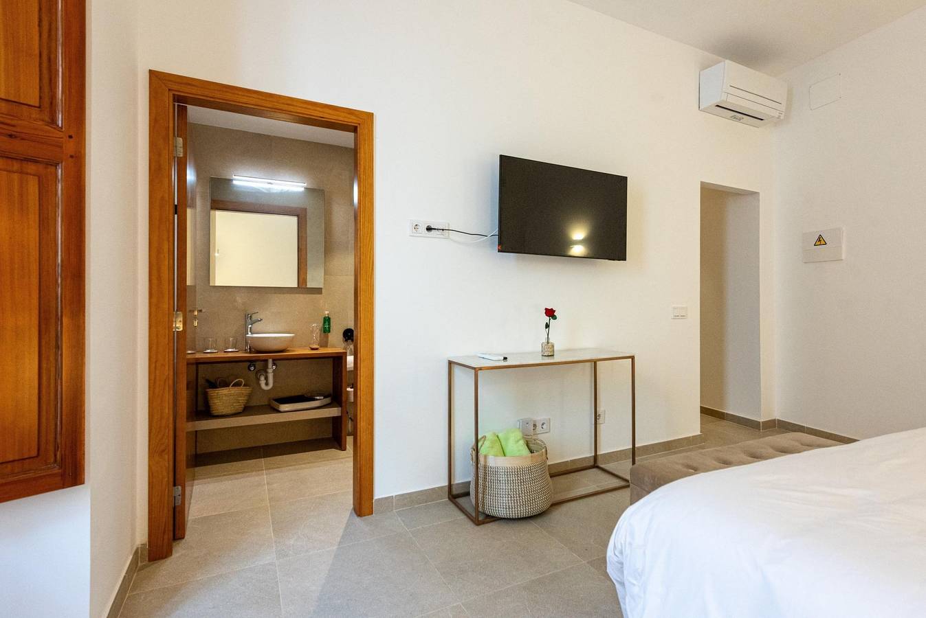 Cas Català - Junior Suite Vc -  Bonita habitación en hotel-boutique con vistas a la ciudad, piscina compartida y Wifi gratis in Sineu, Interior de Mallorca