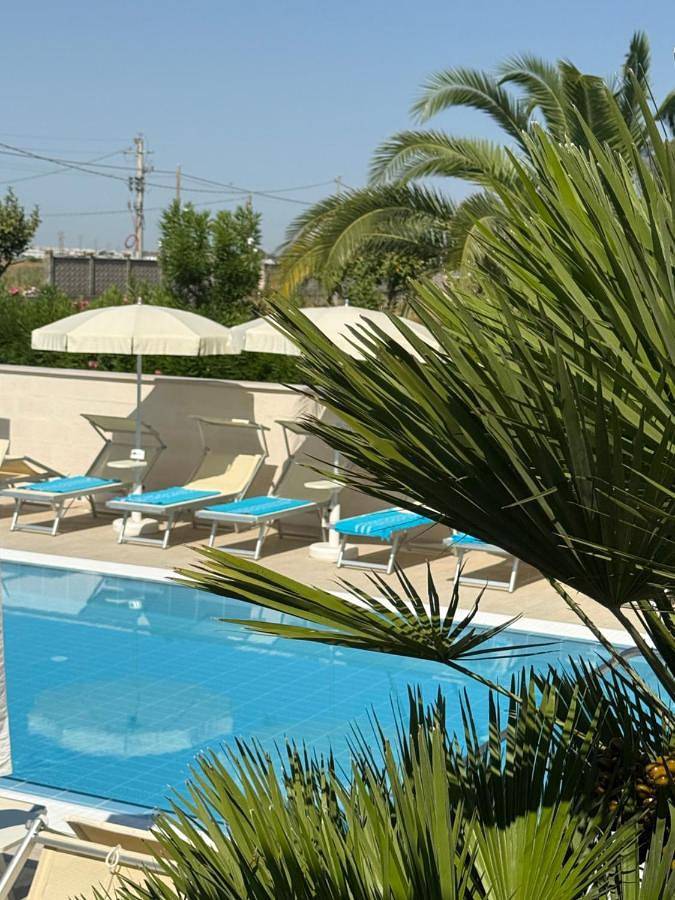 Apartahotel para 2 personas, con Terraza y Jacuzzi además de Jardín y Piscina en Apulia