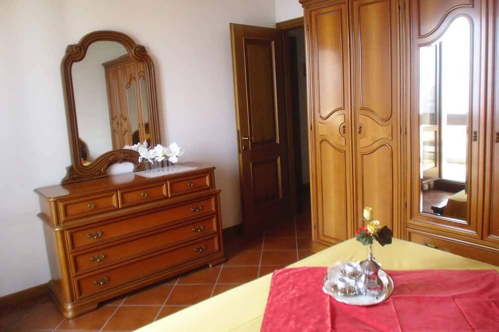 Ganze Wohnung, Comer See hause mit Garten und spektakuläre Aussicht auf den See und Berge. in Sala Comacina, Sala Comacina und Umgebung