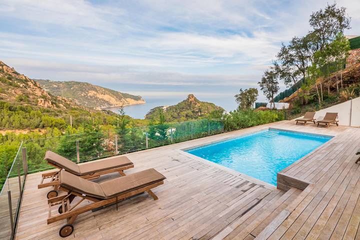 Appartement de vacances pour 4 personnes, avec vue sur l’océan ainsi que terrasse et piscine