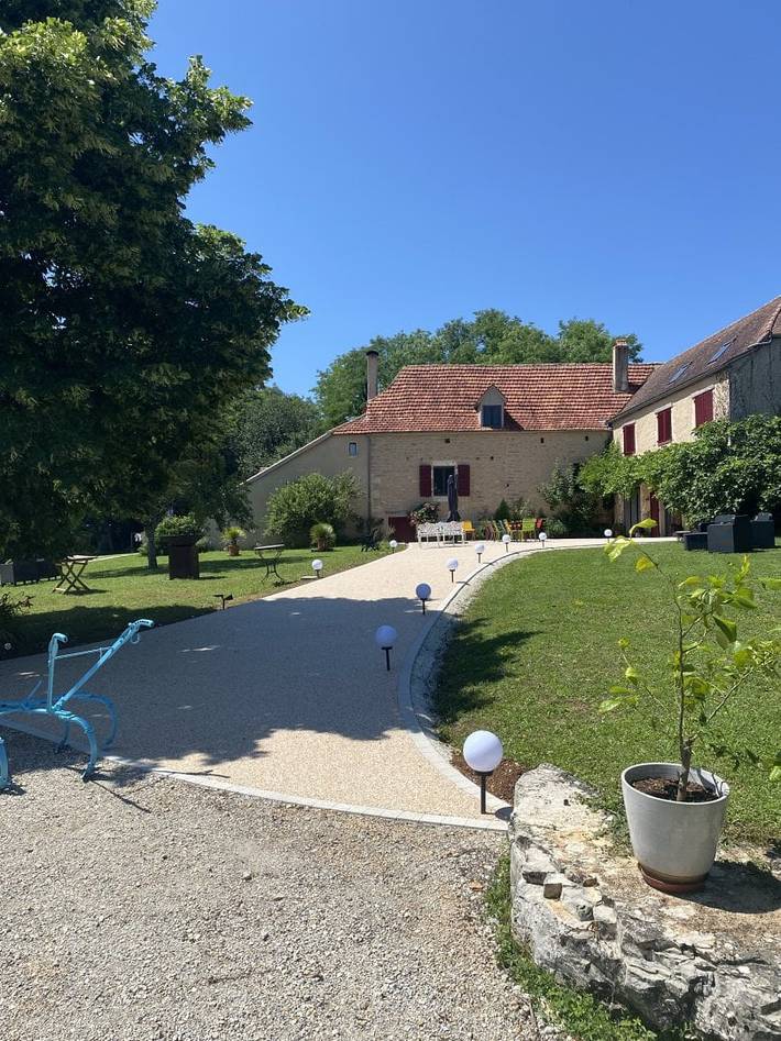 Cottage pour 2 personnes, avec piscine et jardin à Gramat