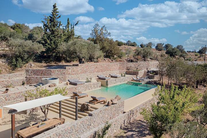 Villa for 14 people, with garden in Aegina