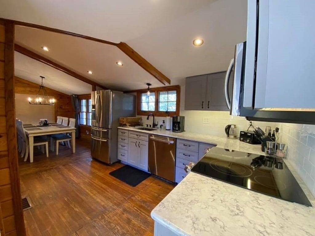 Lakefront Cabin w/ Hot Tub, Views & Fireplace in Hickory Run State Park