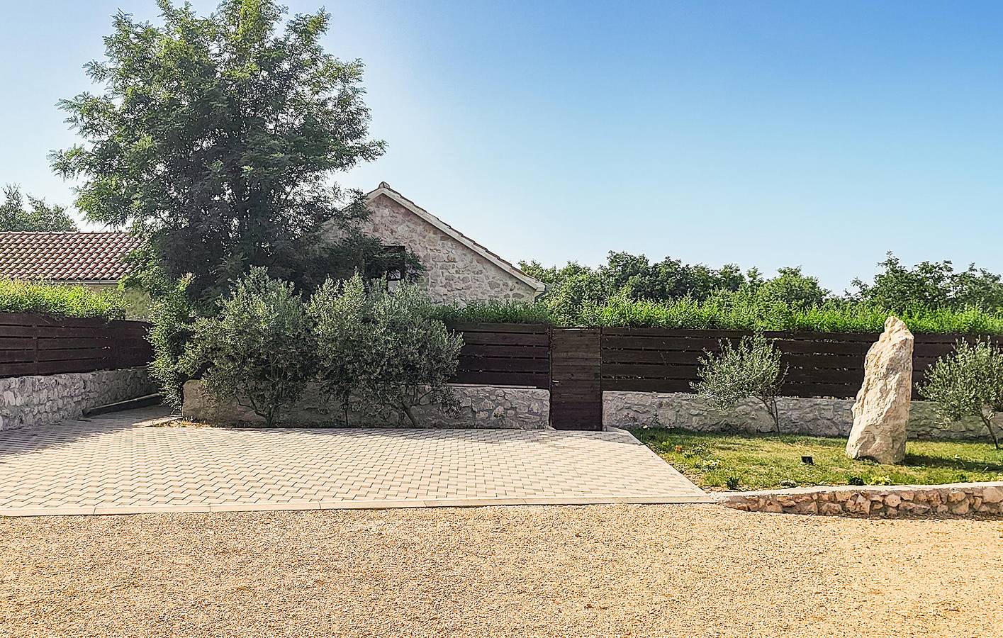 Reizende 1-Zimmer-Ferienwohnung mit Pool, Terrasse und WLAN in Grad Benkovac, Zadar