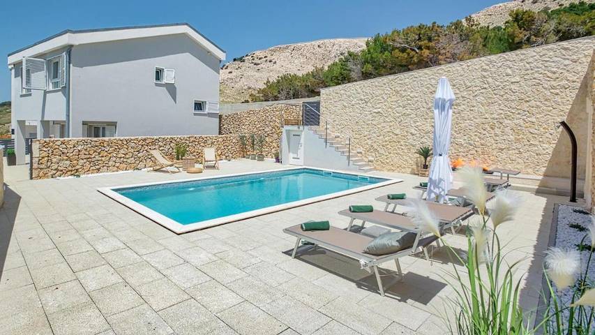 Villa für 4 Personen, mit Ausblick und Garten sowie Pool in Novalja