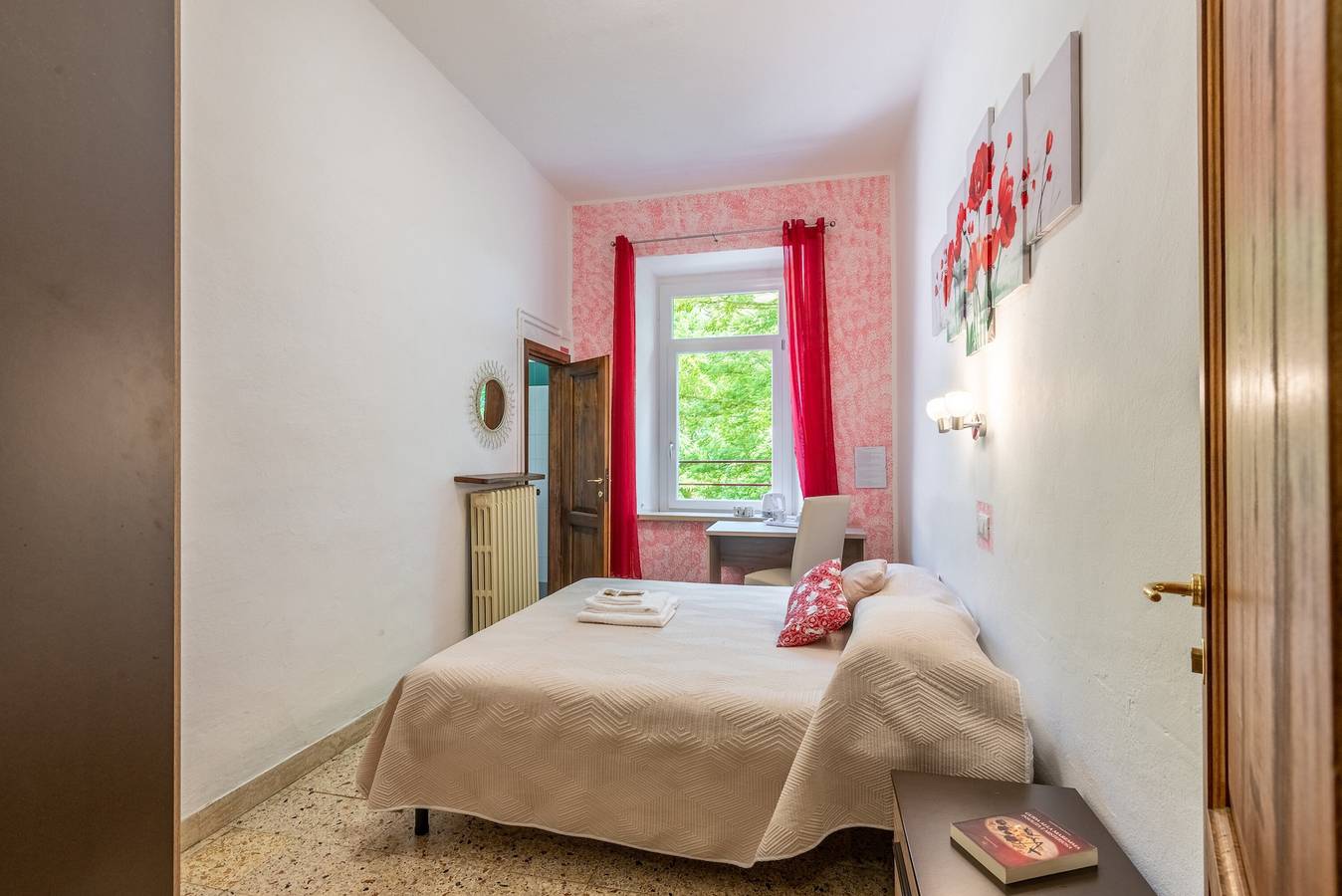 Appartamento intero, Appartamento 'Camera Papavero - Poggio Alla Luna' con vista montagna, terrazza e Wi-Fi in Montieri, Provincia di Grosseto