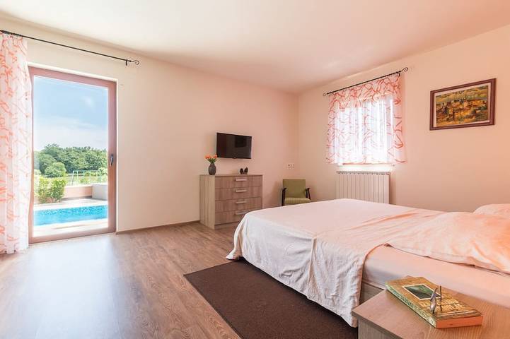 Stilvolle Villa ***** mit Schwimmbad und Grill, Fahrräder, kostenloses WLAN in Svetvinčenat, Zentralistrien