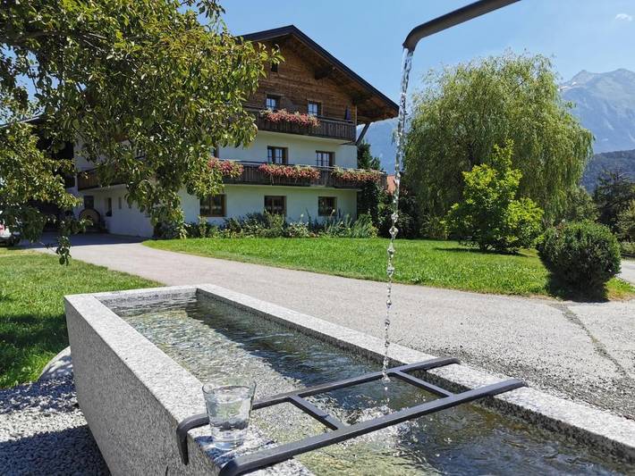 Ferienwohnung für 4 Personen, mit Balkon und Terrasse sowie Garten und Ausblick in Wildermieming