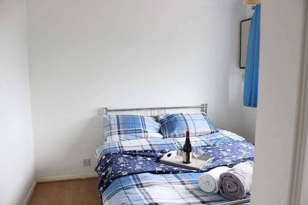 Private Comfortable 2 Bedroom Home away from Home in Spelthorne, Colne Valley Park
