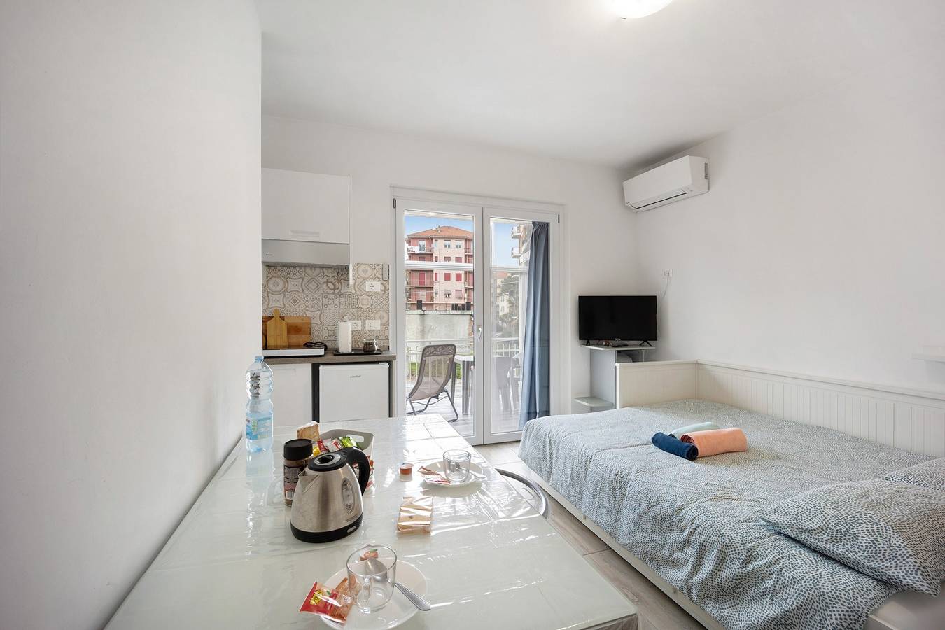 Ganze Wohnung, Ferienhaus 'Il Gattino Di Porto Appartamento 4' mit Gemeinschaftspool, Wlan und Klimaanlage in Porto Maurizio, Imperia