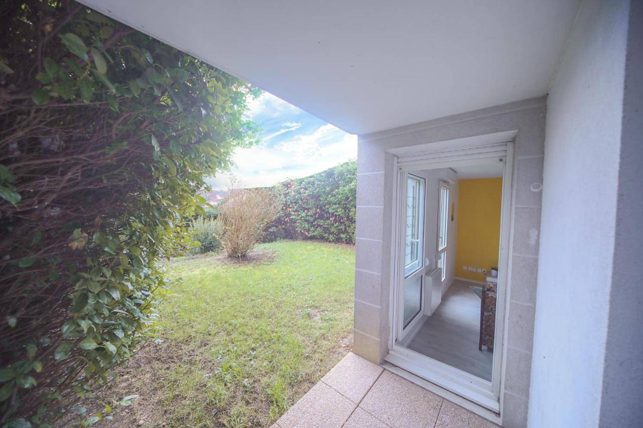 Appartement entier, Appartement en rez-de-chaussée avec jardin in Saint-Genis-Laval, Lyon et ses environs