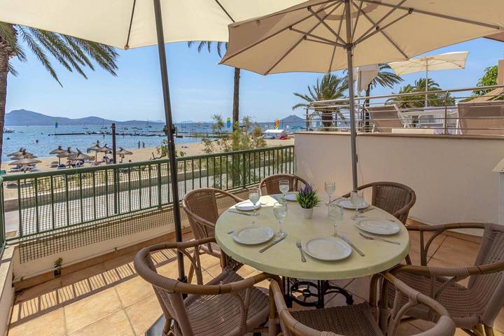 Appartement entier, Appartement de plage 'Daniela' avec vue sur la mer, climatisation, balcon et Wi-Fi. in Port de Pollença, Pollença