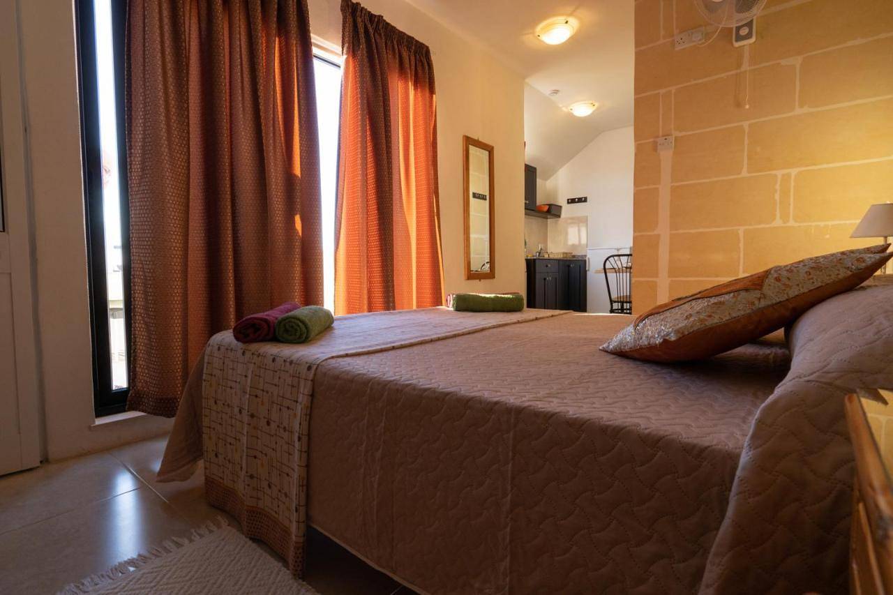 Geheel appartement, Studio Apartment with Sea View in Marsalforn, Zebbug
