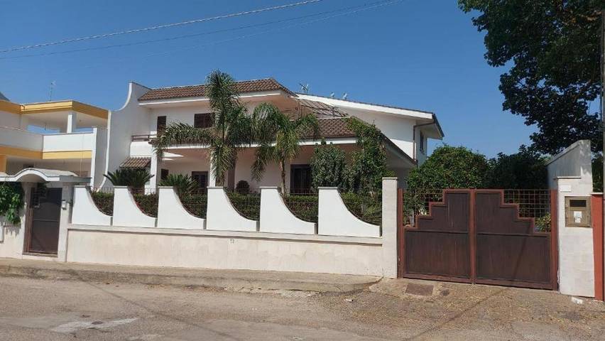 Appartamento per 6 persone, con piscina e giardino nonché panorama, con animali domestici a Alezio