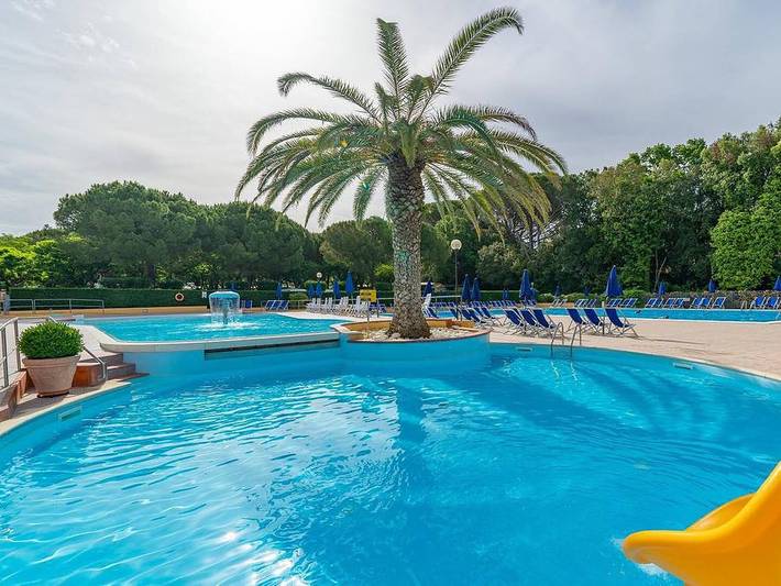 Camping für 6 Personen, mit Kinderpool in Italienische Riviera