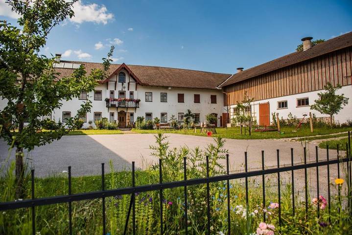 Ferienwohnung für 2 Personen, mit Terrasse und Garten in Waldkraiburg