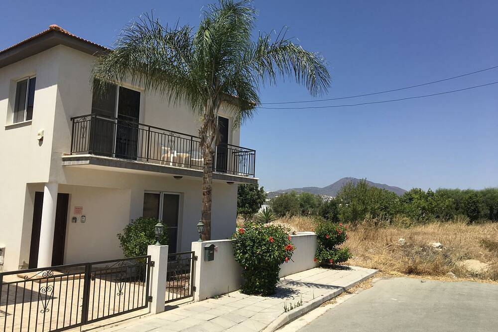 Privater Pool, Private Lage, Free Wifi, Ganztägiges Sonnenbaden auf Extra Decking in Larnaca Bezirk