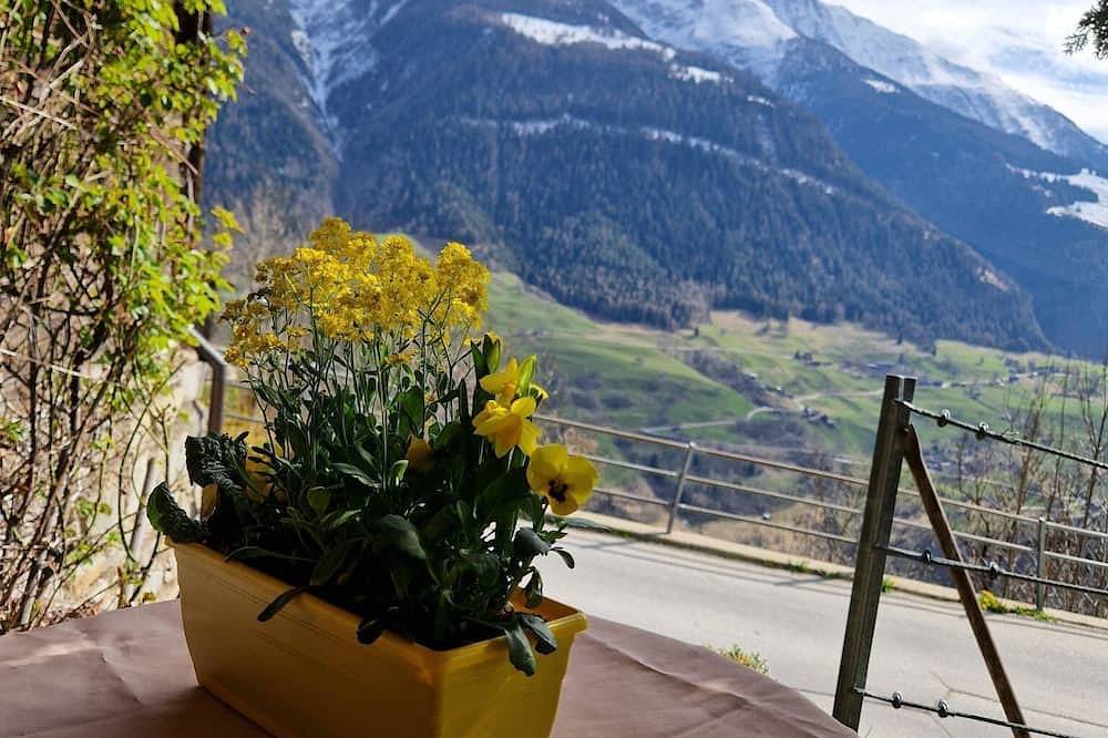 Ganze Wohnung, Dorfstrasse 97  2. Og Süd by Interhome in Betten, Aletsch Arena