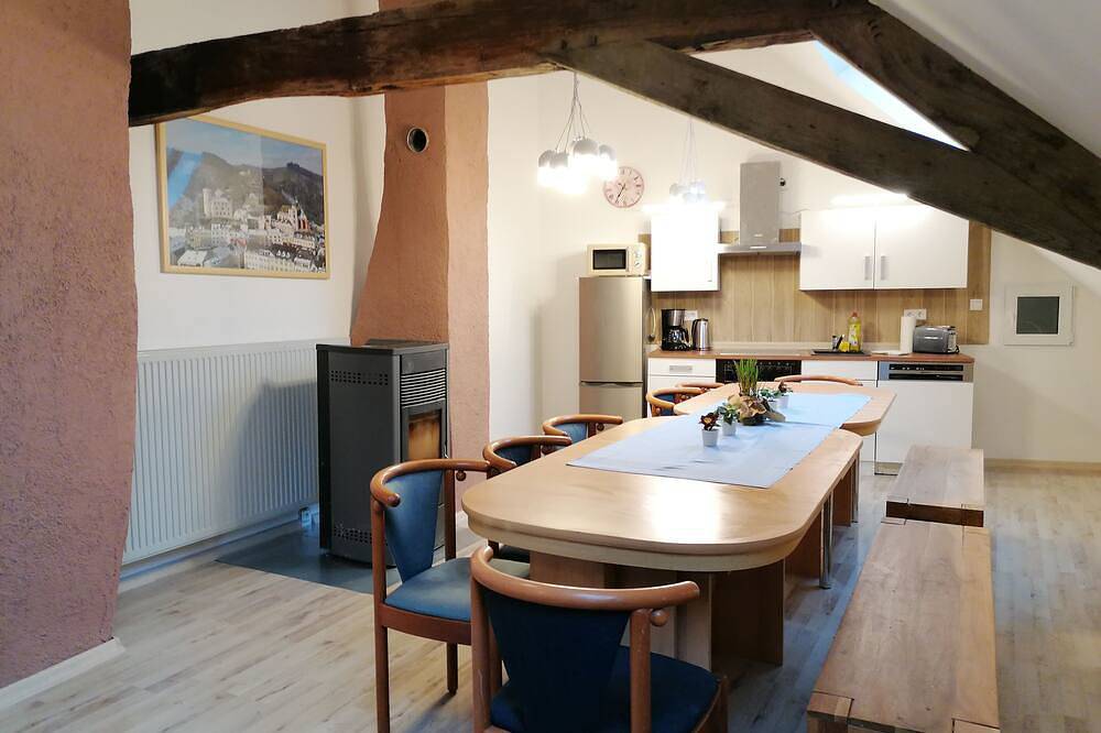 Großes Ferienhaus mit 10 Schlafzimmer und bietet Platz für bis zu 22 Gäste in Neuerburg, Eifelkreis Bitburg-Prüm
