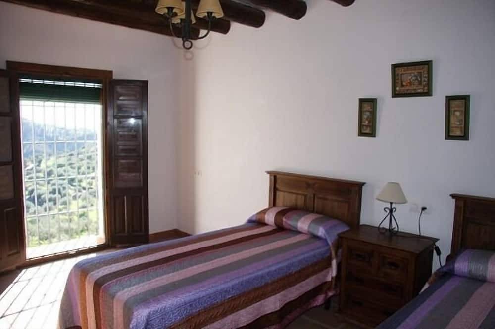 Casas de Cantoblanco 2, piscina privada, para 6 personas in Los Romanes, Benamargosa