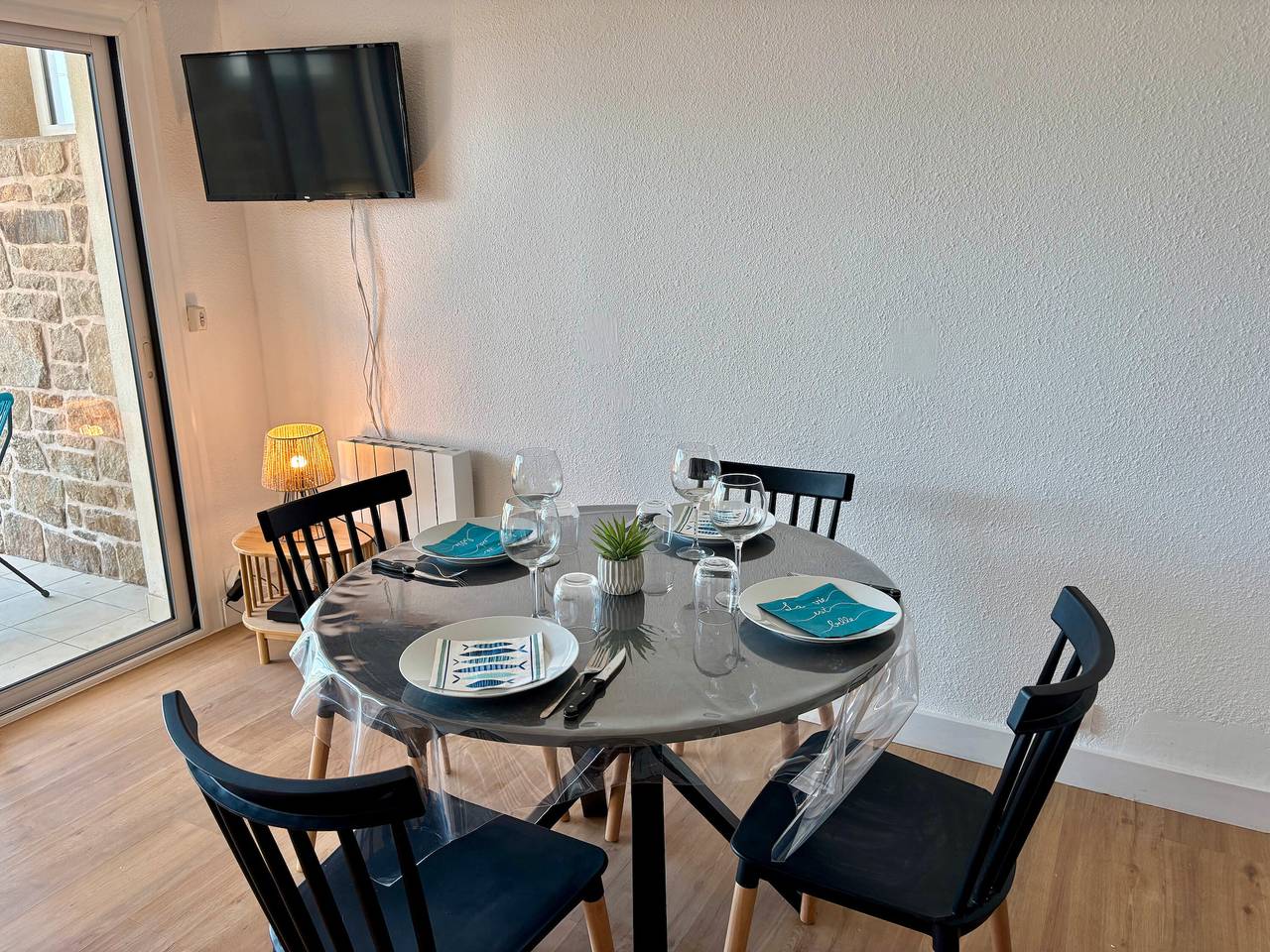 Ganze Wohnung, Ferienwohnung 'Le Nid De Keragan' mit Meerblick, privater Terrasse und Wi-Fi in Le Fort-Bloqué, Ploemeur