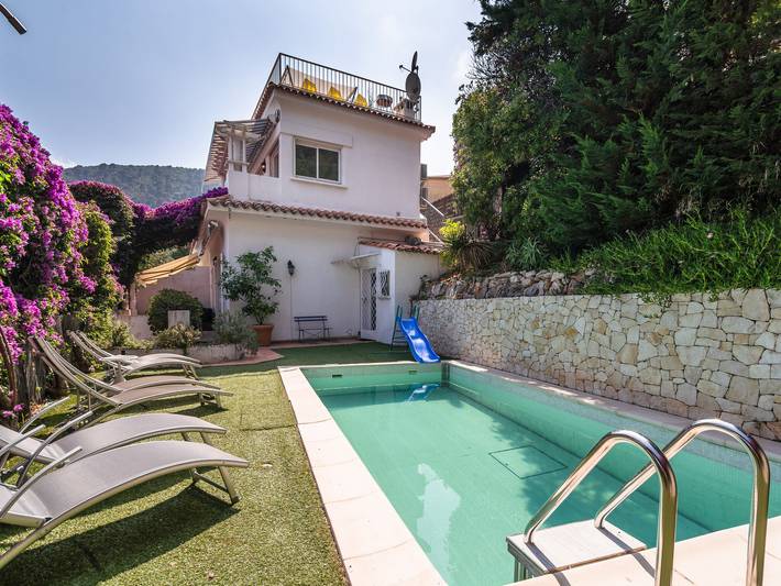 Maison de vacances pour 6 personnes, avec Balcon et Terrasse ainsi que Jardin et Piscine