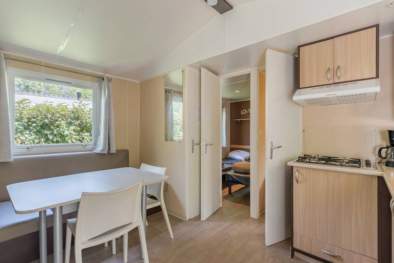 Mobil-home 'Le 147 Aux Iscles' avec piscine partagée, terrasse privée et climatisation in La Roque-d'Anthéron, Région d'Aix-en-Provence