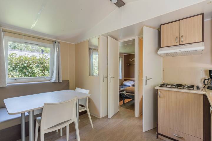 Mobil-home 'Le 147 Aux Iscles' con piscina condivisa, terrazza privata e aria condizionata in La Roque-d'Anthéron, Aix-en-Provence e dintorni