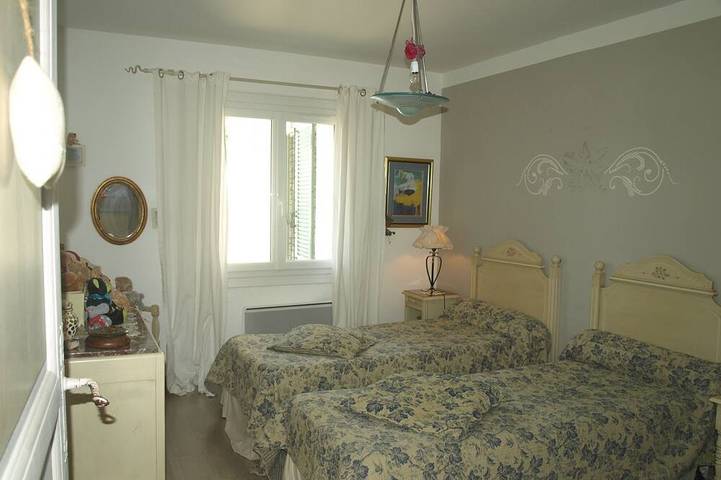 Gîte pour 12 personnes, avec piscine et jacuzzi à Orgone - 4