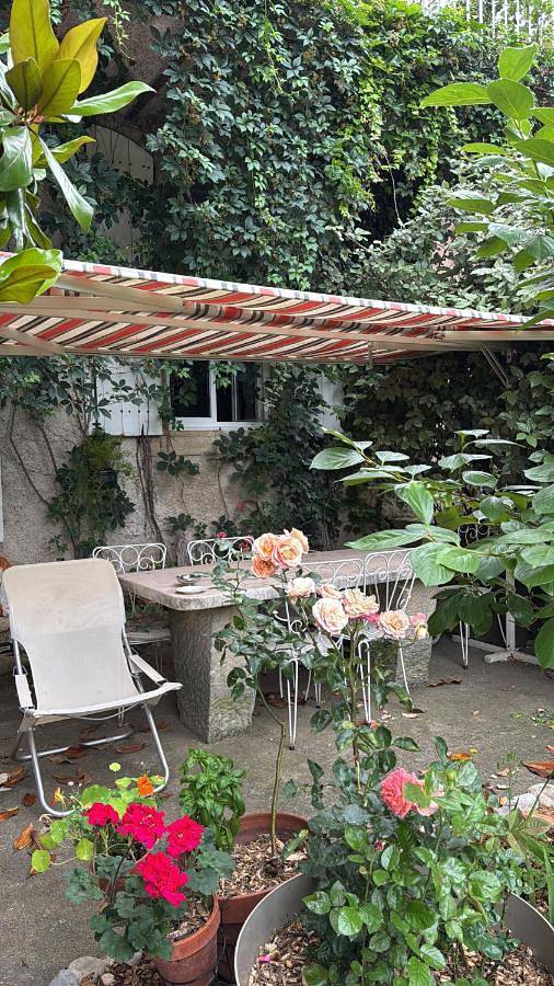 Chez les artistes in Servian, Côte méditerranéenne (France)