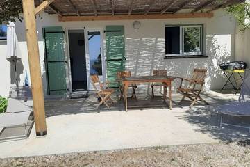 Gîte pour 2 personnes, avec terrasse et jardin dans Sagone