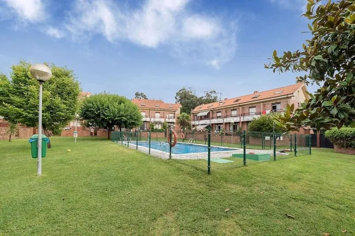 Casa de vacaciones para 10 personas, con piscina además de jardín y vistas - 1