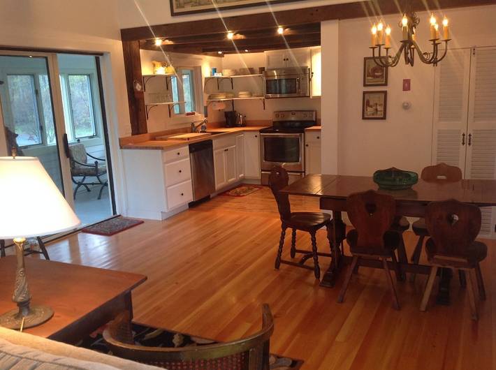 Vacation rental for 5 people, with yard in Stockbridge