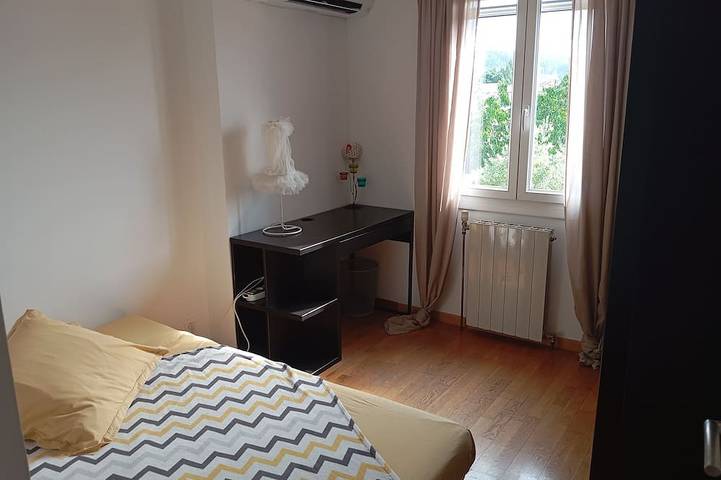 Location de vacances pour 6 personnes, avec terrasse et jardin à Simiane-Collongue - 4