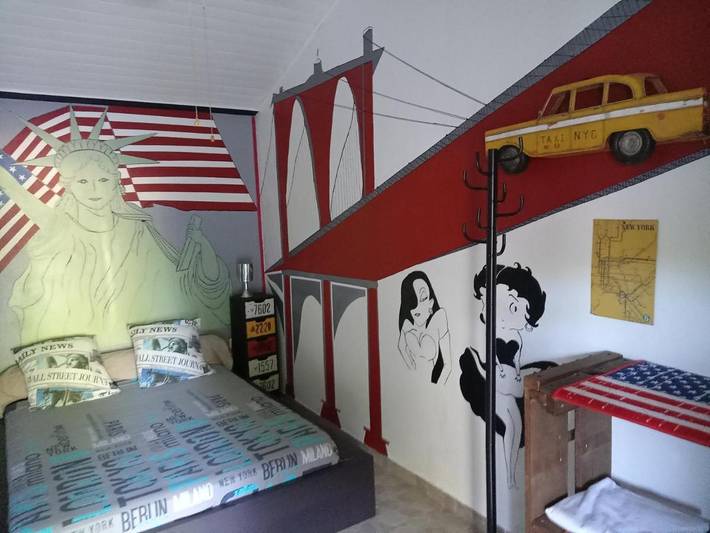 Gîte pour 4 personnes, avec terrasse et vue ainsi que jardin et piscine, animaux acceptés à Colonzelle - 2