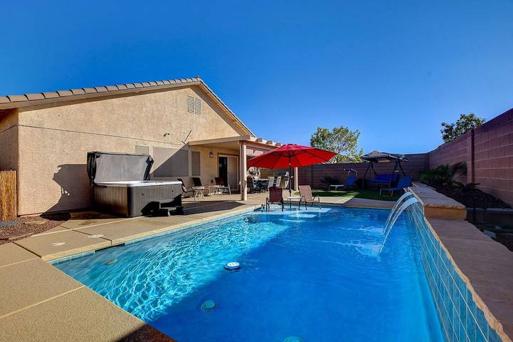 Vacation rental for 8 people, with yard and terrace, with pets in North Las Vegas