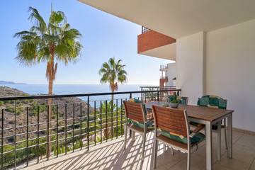 Ferienwohnung für 4 Personen, mit Garten und Kinderpool in Torrox