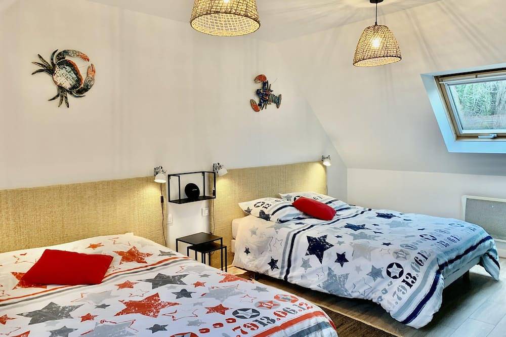 Beautiful detached house with large enclosed garden in a quiet hamlet in Le Palais, Côte des Mégalithes