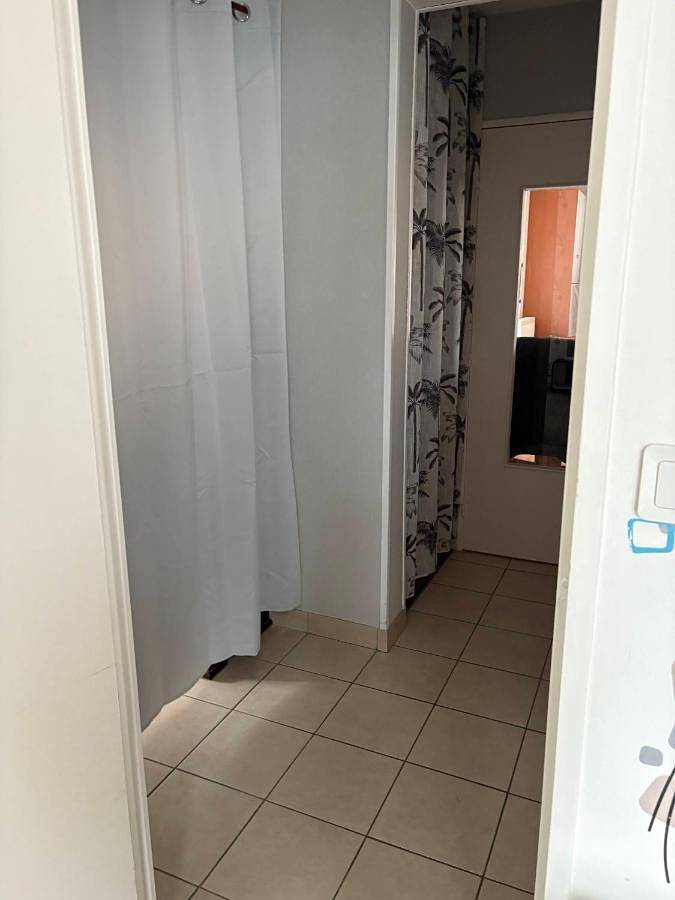 Chambre d'hôtes cosy Saint-Quentin-en-Yvelines Voisins-le-Bretonneux in Voisins-le-Bretonneux, Yvelines