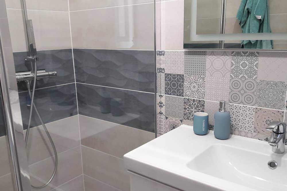 New apartment with terrace view and sea access 2 people all comfort / bicycles in Saint-Jean-de-la-Rivière, Côte de la Déroute